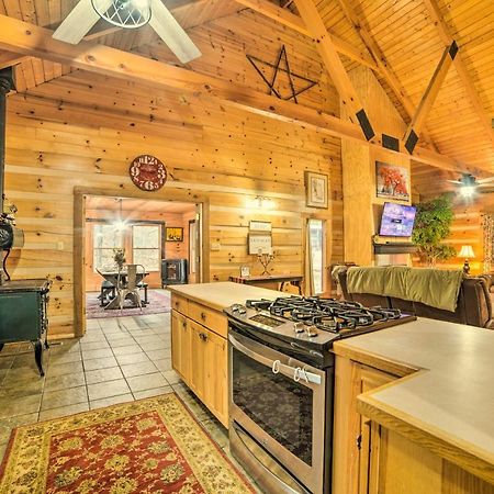 Quiet, Woodsy Retreat Deck And Kentucky Lake Access New Concord 외부 사진